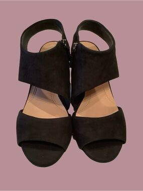 Nurture Black Suede Sandal Sz 8M